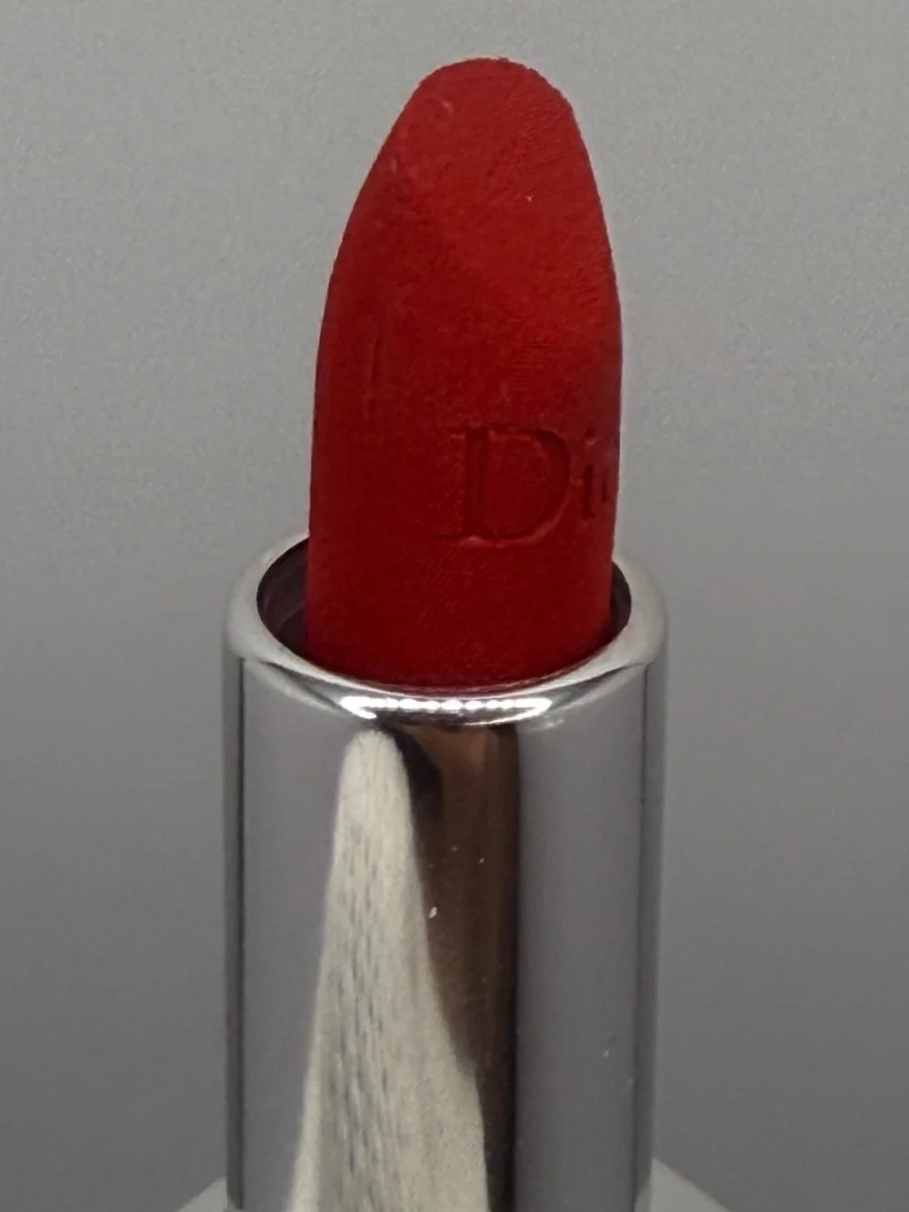 GORGEOUS NWB-CHRSTIAN DIOR ROUGE 999 VELVET LIP STICK! (MADE IN FRANCE)